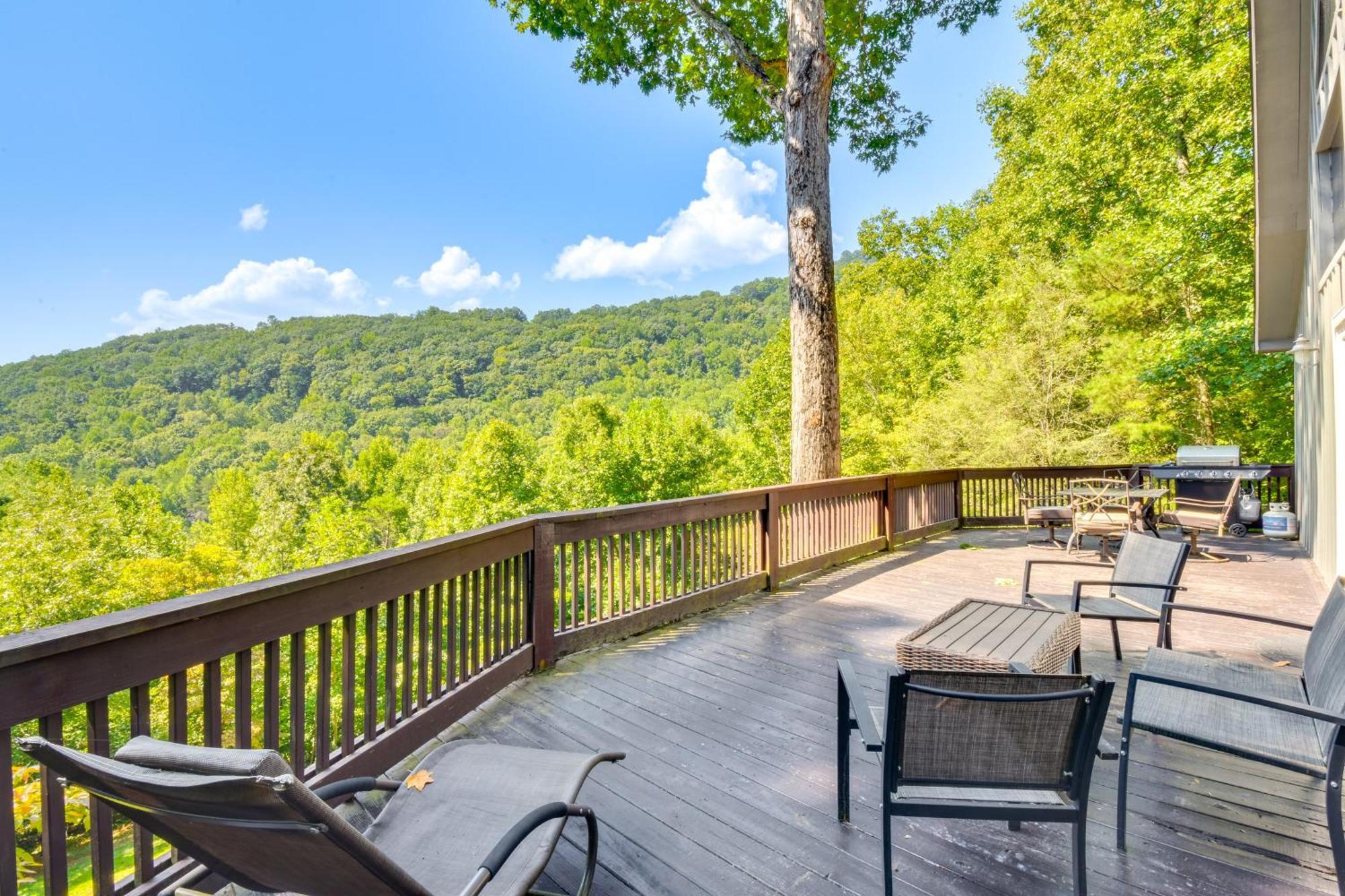 Mountain Cabin With Hot Tub And Fire Pit! Blairsville Bagian luar foto